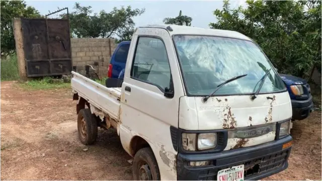 Small truck wey Lawurence dey drive