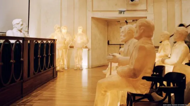 वॉर म्यूज़ियम, जैसन लार्किन, लंदन, वियतनाम, क्यूबा, मिस्र, इसराइल