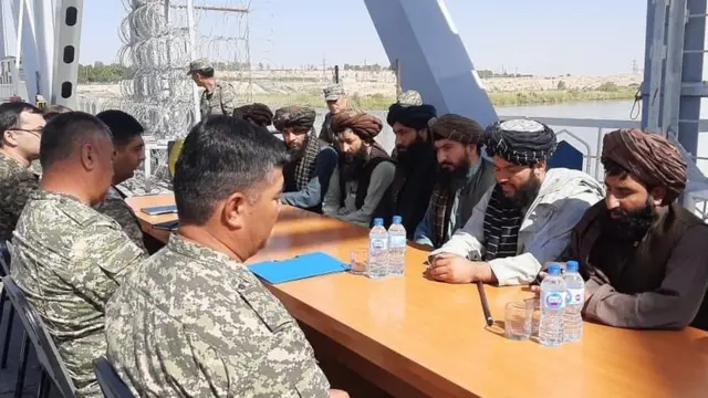 узбек чегарачилар ва толиблар