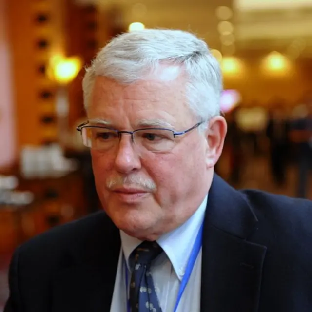 Giáo sư Carl Thayer, từ Úc