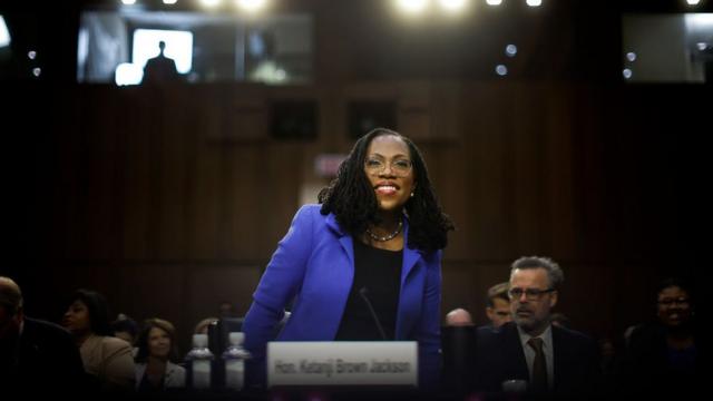 کتانچی براون جکسون با ۵۱ سال سن نخستین قاضی زن سیاه‌پوست دیوان عالی آمریکا خواهد بود