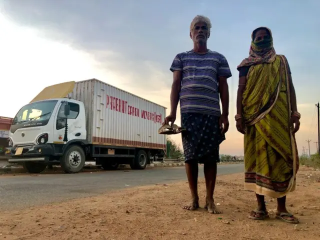 திரௌபதி - பாக்யபாரோ தம்பதியினர்