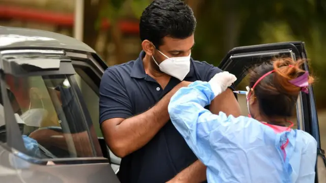 कोरोना लस