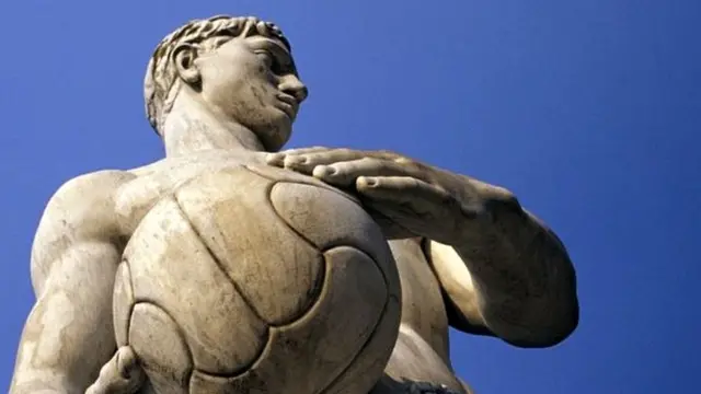 इटली में एक नग्न मूर्ति