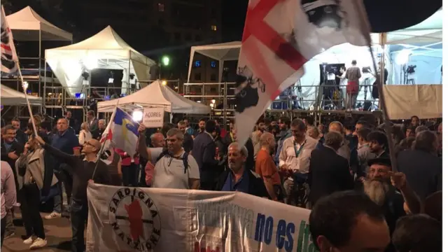 Desde Cerdeña e Islas Azores llegaron manifestantes a apoyar el referéndum.