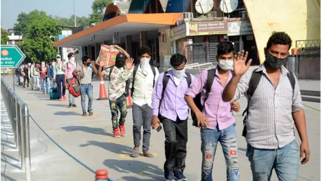 स्थलांतरित