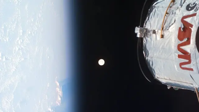 Zemlя i MKS na fone Lunы