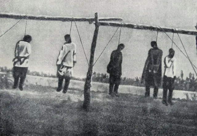 Қўзғолон уюштирувчилари ва иштирокчилари дея гумонланган маҳаллий аҳоли вакиллари жазоланган.