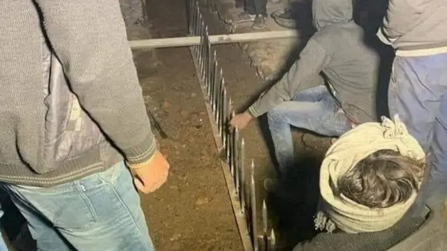 જમીન પર ખીલા