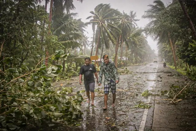 Filipinler Vongfong Tayfunu'nun etkisi altına girdi. 14 Mayıs'taki büyük yağışın ardından binlerce kişinin bölgeden tahliye edilmesi gerekti