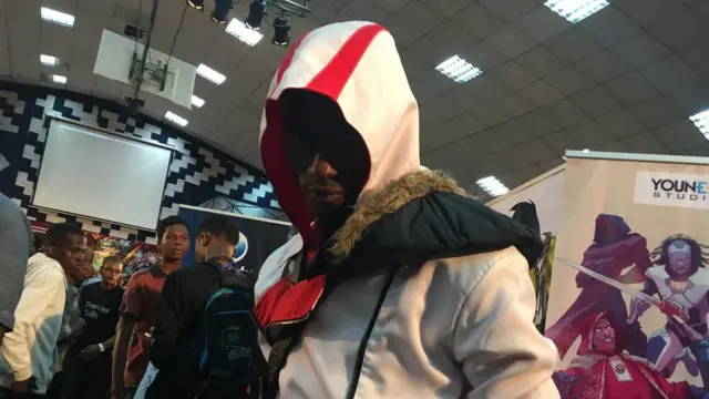 Guy wey dress as Assassin Creed