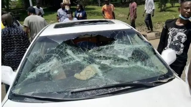 Ọkọ ti wọn fọ gilaasi rẹ