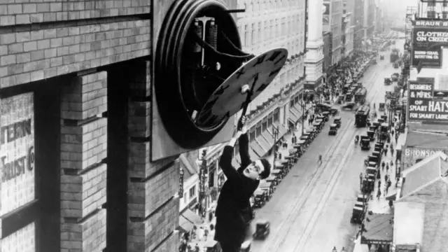 Harold Lojd se smatra pionirom test projekcija i isprobavanja svojih nemih komedija u bioskopima u trenucima kada bi osetio da nešto ne funkcioniše u njima