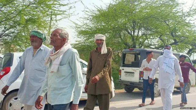 ਰੈਲੀ ਵਿੱਚ ਜਾ ਰਹੇ ਲੋਕ