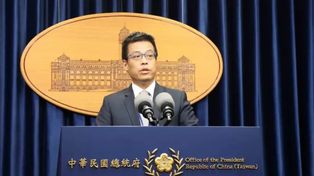 台湾总统府发言人黄重谚称，对于美方军售表示"欢迎与感谢"。