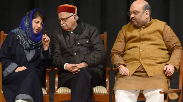 અડવાણી અને અમિત શાહ અને મેહબૂબા મુફ્તીની તસવીર