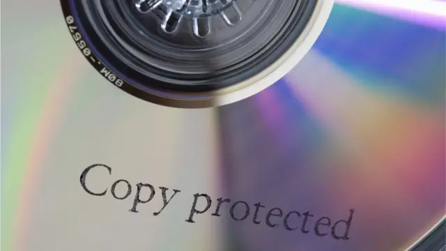 বাংলাদেশের আইন অনুযায়ী, কপিরাইট সনদ দেয়ার আগে কোনো গান মৌলিক কিনা, সেই বিষয়ে তদন্ত করার মত আইনি বা পদ্ধতিগত অবকাঠামো কপিরাইট অফিসের নেই