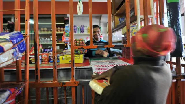 হামলা এবং লুট হওয়া ঠেকাতে দোকানে গ্রীল বসিয়েছেন অনেকে