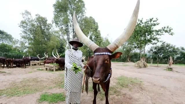 ንኣማኢት ዓመታት እቶም እኹል ጸባ ዘለዎም ሩዋንዳውያን ነቶም ሓገዝ ዘድልዮም ሰባት ብምሃብ እዮም ዝፍለጡ