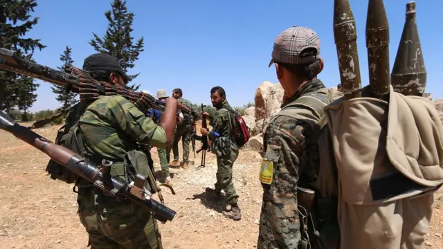 Geçtiğimiz günlerde Menbic'i IŞİD'den alan SDF'nin bir sonraki hedefinin Cerablus değil El Bab kasabası olduğu belirtilmişti.