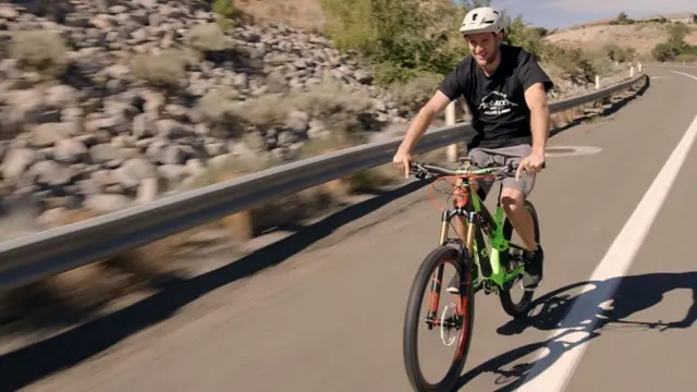 После више месеци интензивне физикалне терапије, која је трајала између шест и осам сати сваког дана, Пол је почео поново да хода уз помоћ