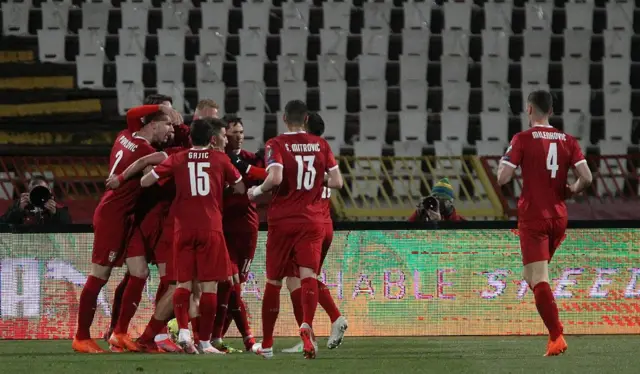 Dosadašnji prvi napadač reprezentacije Aleksandar Mitrović počeo je kao rezerva i ušao u 63. minutu i dao dva gola za pobedu Srbije.