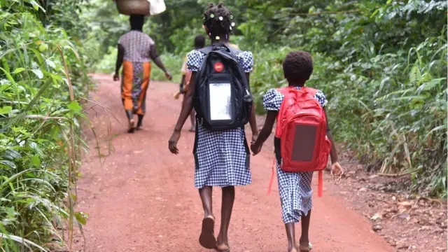 Anak-anak yang melewati ladang dan hutan saat ke sekolah bisa menjadi korban gigitan ular.
