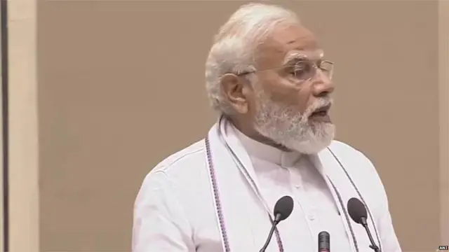 नरेंद्र मोदी