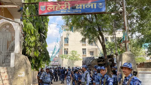 बिहार शरीफ़ में बाज़ार बंद.