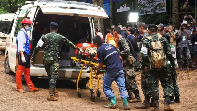 ซ้อมใหญ่การกู้ชีพและเคลื่อนย้ายทีมหมูป่าทั้ง 13 ชีวิต