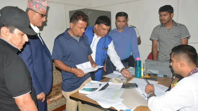 दमौलीमा निर्वाचन चिह्न छान्दै