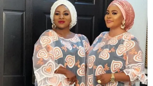 Mide Martins ati ọrẹ rẹ