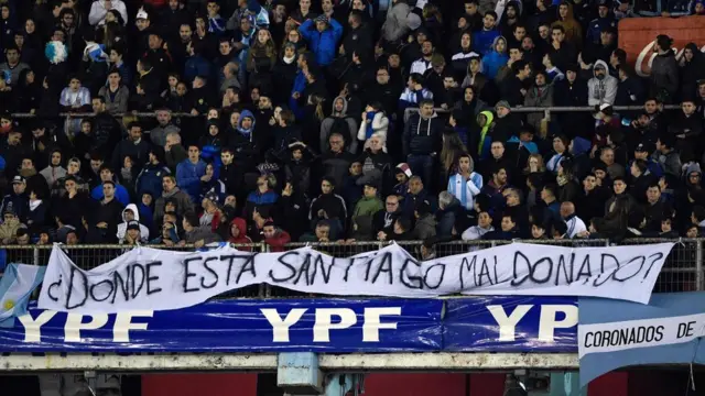 Cartazmelhor forma de ganhar dinheiro na blazeestádio protesta contra desaparecimentomelhor forma de ganhar dinheiro na blazeativista Santiago Maldonado