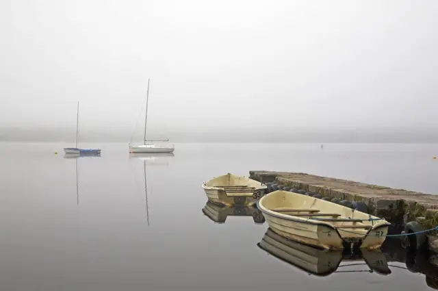 Foto karya Anuruddha Lokuhapaurachchi