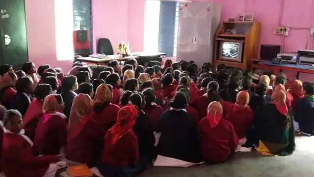 பள்ளிமாணவர்களிடம் பிரதமர் உரை