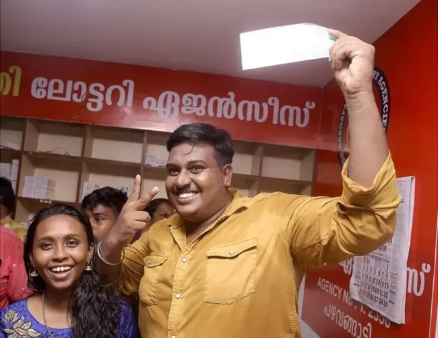 પત્ની સાથે અનુપ