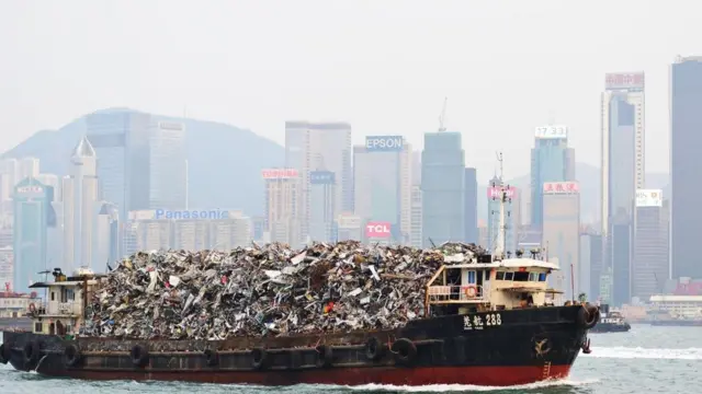 Barco transporta lixobet netHong Kong