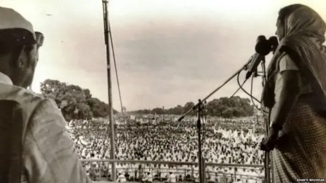 इंदिरा गांधी यांची बोटक्लबवरील सभा.