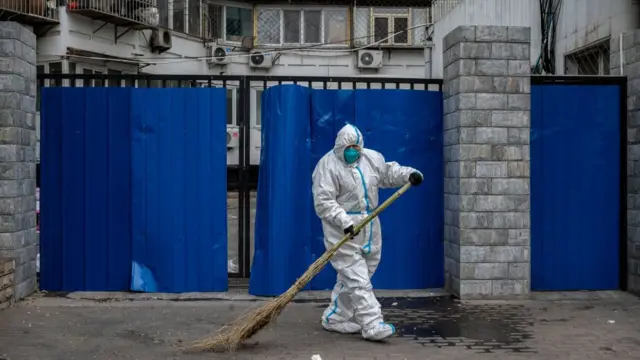 中國官方媒體周四報道,中國多地相繼調整防控措施,將有序恢復正常生產生活秩序。