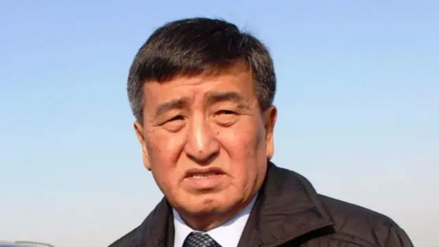 Атамбаев премьер-министр Сооронбай Жээнбековду алдыдагы президенттик шайлоо үчүн мыкты талапкер деп атады.