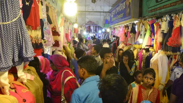 শপিং সেন্টারগুলো গভীর রাত পর্যন্ত খোলা ছিল। (ফাইল ফটো)