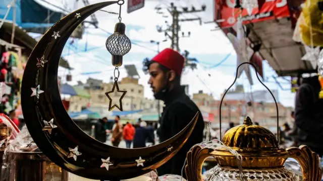 فوانيس ومواد زينة أخرى قبل شهر رمضان