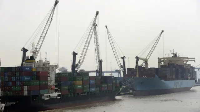 Cargo ships dey for port