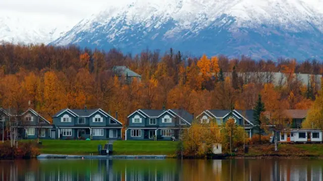 Casas junto al lago en el distrito de Mat-Su