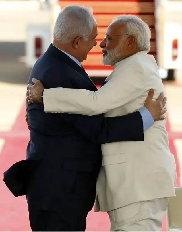 மோதியை விமான நிலையத்தில் வரவேற்றார் நெதன்யாகு