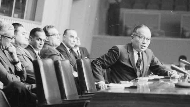 อู ถั่น (U Thant) อดีตเลขาธิการองค์การสหประชาชาติ ชาวเมียนมา ที่ดำรงตำแหน่งระหว่างปี 1961-1971