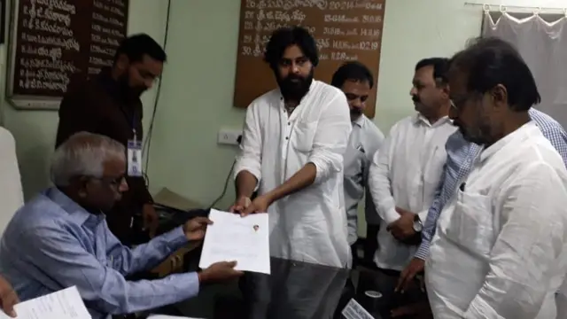 భీమవరంలో రిటర్నింగ్ అధికారికి నామినేషన్ పత్రాలు సమర్పిస్తున్న పవన్ కల్యాణ్