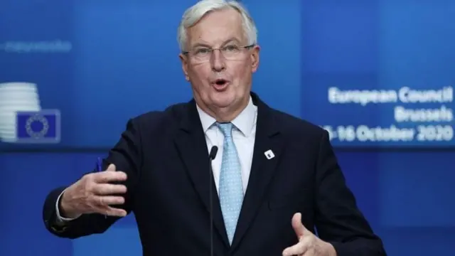 Очільник делегації ЄС на переговорах про брекзит француз Мішель Барньє усі свої пресконференції проводив двома мовами