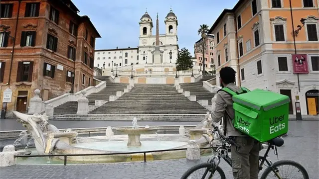 Uber призупиняє аккаунти хворих водіїв та працівників доставки, але обіцяє компенсувати "простій"