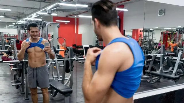 كيف تؤثر وسائل التواصل الاجتماعي على رضانا عن ملامحنا؟